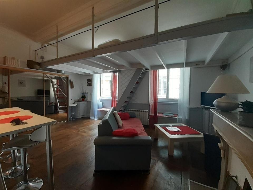 Coquet Studio En Mezzanine Nuit Pour 2 Personnes Сен-Жирон Экстерьер фото