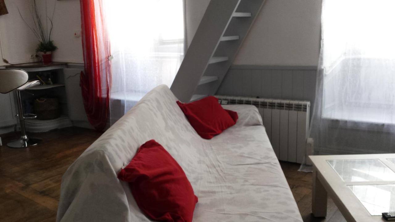 Coquet Studio En Mezzanine Nuit Pour 2 Personnes Сен-Жирон Экстерьер фото